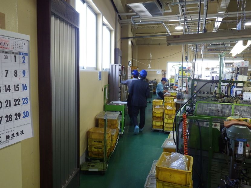 電子精密部品の加工工場